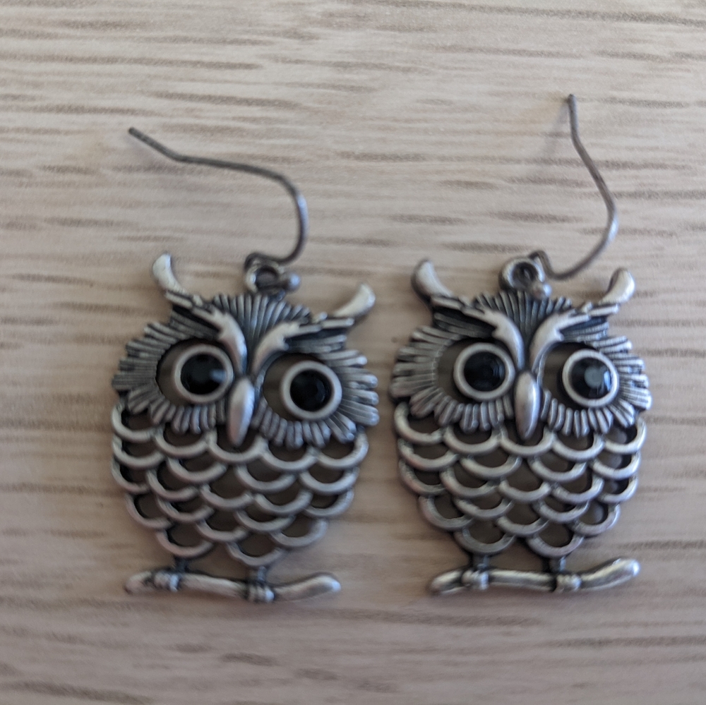 Owl dangling earring